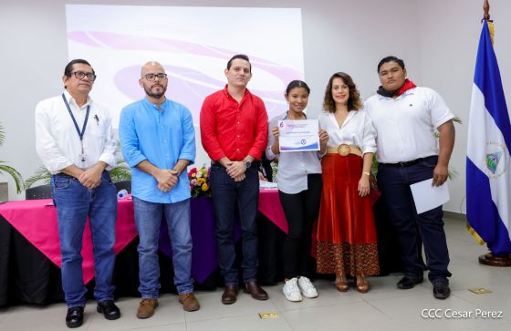 Estudiantes que realizaron prácticas en Medios del Poder Ciudadano reciben reconocimientos