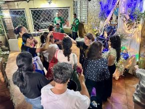 ¡María de Nicaragua, Nicaragua de María! Familias celebran la tradicional Gritería a la Purísima