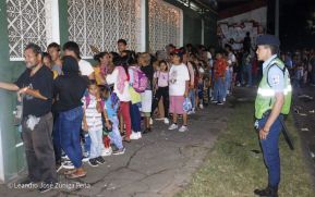 ¡María de Nicaragua, Nicaragua de María! Familias celebran la tradicional Gritería a la Purísima