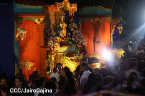 ¡María de Nicaragua, Nicaragua de María! Familias celebran la tradicional Gritería a la Purísima
