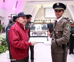  XXIX Graduación de oficiales del Centro Superior de Estudios Militares, General José Dolores Estrada Vado