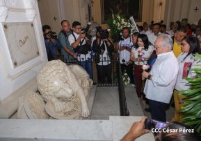 Nicaragüenses conmemoran los 109 años del tránsito a la inmortalidad de Rubén Darío 