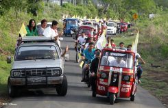 Comunidad Los Ladinos recibe jubilosa a Cardenal Leopoldo Brenes
