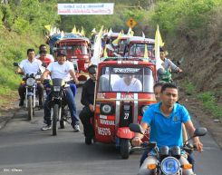 Comunidad Los Ladinos recibe jubilosa a Cardenal Leopoldo Brenes
