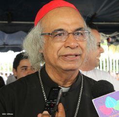 Comunidad Los Ladinos recibe jubilosa a Cardenal Leopoldo Brenes