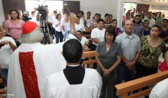 Comunidad Los Ladinos recibe jubilosa a Cardenal Leopoldo Brenes