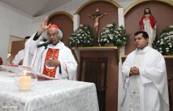 Comunidad Los Ladinos recibe jubilosa a Cardenal Leopoldo Brenes