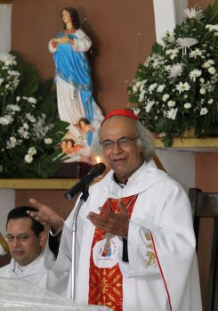 Comunidad Los Ladinos recibe jubilosa a Cardenal Leopoldo Brenes