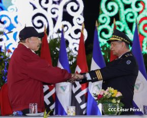 Acto de Juramentación del Primer Comisionado Francisco Díaz y Policías Voluntarios de Managua