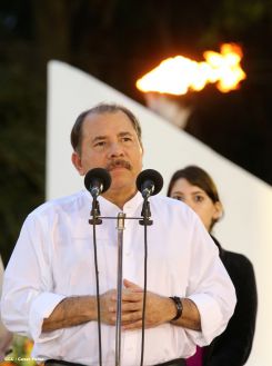 Daniel y Rosario conmemoran 78 Aniversario del Natalicio Comandante Carlos Fonseca