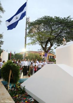 Daniel y Rosario conmemoran 78 Aniversario del Natalicio Comandante Carlos Fonseca