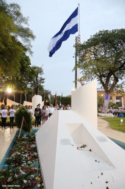 Daniel y Rosario conmemoran 78 Aniversario del Natalicio Comandante Carlos Fonseca