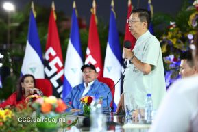 Acto de entrega de 500 unidades de buses y microbuses a transportistas de Nicaragua 