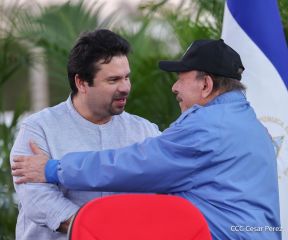 Acto de entrega de 500 unidades de buses y microbuses a transportistas de Nicaragua 