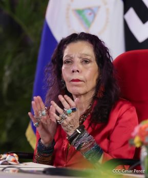 Acto de entrega de 500 unidades de buses y microbuses a transportistas de Nicaragua 