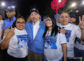 Acto de entrega de 500 unidades de buses y microbuses a transportistas de Nicaragua 