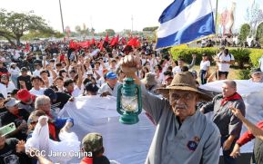 Caminata Colorida en homenaje al 45 aniversario de la Cruzada Nacional de Alfabetización