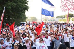 Caminata Colorida en homenaje al 45 aniversario de la Cruzada Nacional de Alfabetización