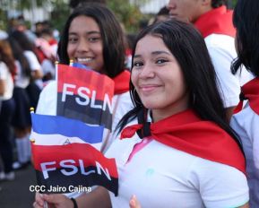 Caminata Colorida en homenaje al 45 aniversario de la Cruzada Nacional de Alfabetización