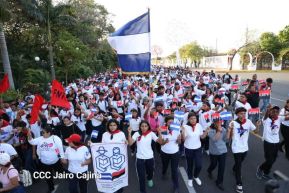 Caminata Colorida en homenaje al 45 aniversario de la Cruzada Nacional de Alfabetización