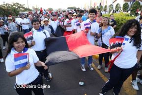Caminata Colorida en homenaje al 45 aniversario de la Cruzada Nacional de Alfabetización