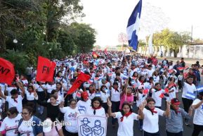 Caminata Colorida en homenaje al 45 aniversario de la Cruzada Nacional de Alfabetización