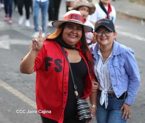 Caminata Colorida en homenaje al 45 aniversario de la Cruzada Nacional de Alfabetización