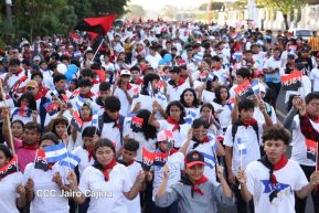 Caminata Colorida en homenaje al 45 aniversario de la Cruzada Nacional de Alfabetización