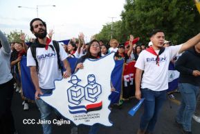 Caminata Colorida en homenaje al 45 aniversario de la Cruzada Nacional de Alfabetización