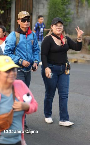 Caminata Colorida en homenaje al 45 aniversario de la Cruzada Nacional de Alfabetización
