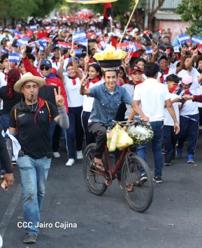 Caminata Colorida en homenaje al 45 aniversario de la Cruzada Nacional de Alfabetización
