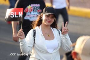 Caminata Colorida en homenaje al 45 aniversario de la Cruzada Nacional de Alfabetización