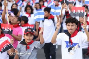 Caminata Colorida en homenaje al 45 aniversario de la Cruzada Nacional de Alfabetización