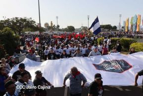 Caminata Colorida en homenaje al 45 aniversario de la Cruzada Nacional de Alfabetización