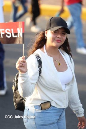 Caminata Colorida en homenaje al 45 aniversario de la Cruzada Nacional de Alfabetización