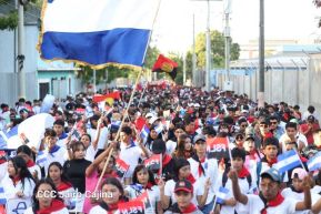 Caminata Colorida en homenaje al 45 aniversario de la Cruzada Nacional de Alfabetización
