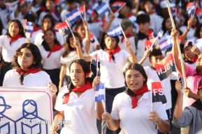 Caminata Colorida en homenaje al 45 aniversario de la Cruzada Nacional de Alfabetización