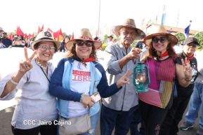 Caminata Colorida en homenaje al 45 aniversario de la Cruzada Nacional de Alfabetización