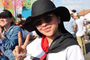 Caminata Colorida en homenaje al 45 aniversario de la Cruzada Nacional de Alfabetización