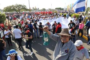 Caminata Colorida en homenaje al 45 aniversario de la Cruzada Nacional de Alfabetización
