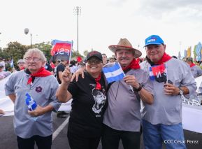 Caminata Colorida en homenaje al 45 aniversario de la Cruzada Nacional de Alfabetización