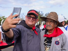 Caminata Colorida en homenaje al 45 aniversario de la Cruzada Nacional de Alfabetización