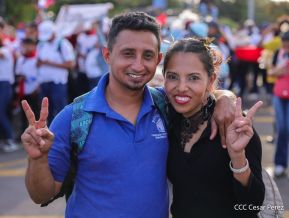 Caminata Colorida en homenaje al 45 aniversario de la Cruzada Nacional de Alfabetización