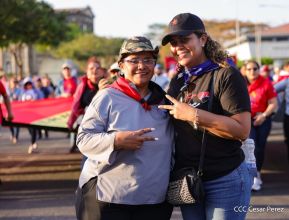 Caminata Colorida en homenaje al 45 aniversario de la Cruzada Nacional de Alfabetización