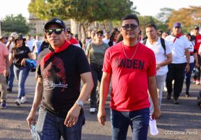 Caminata Colorida en homenaje al 45 aniversario de la Cruzada Nacional de Alfabetización