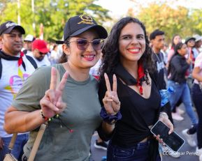 Caminata Colorida en homenaje al 45 aniversario de la Cruzada Nacional de Alfabetización