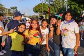 Caminata Colorida en homenaje al 45 aniversario de la Cruzada Nacional de Alfabetización