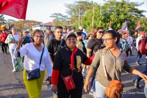Caminata Colorida en homenaje al 45 aniversario de la Cruzada Nacional de Alfabetización