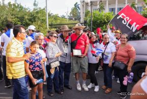 Caminata Colorida en homenaje al 45 aniversario de la Cruzada Nacional de Alfabetización