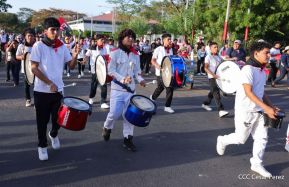 Caminata Colorida en homenaje al 45 aniversario de la Cruzada Nacional de Alfabetización